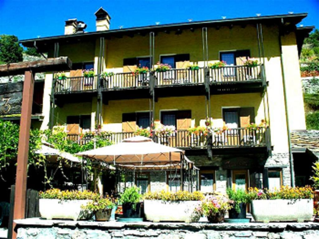 Hotel Veneriaz Нюс Экстерьер фото