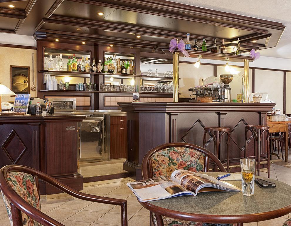 Hotel Veneriaz Нюс Экстерьер фото