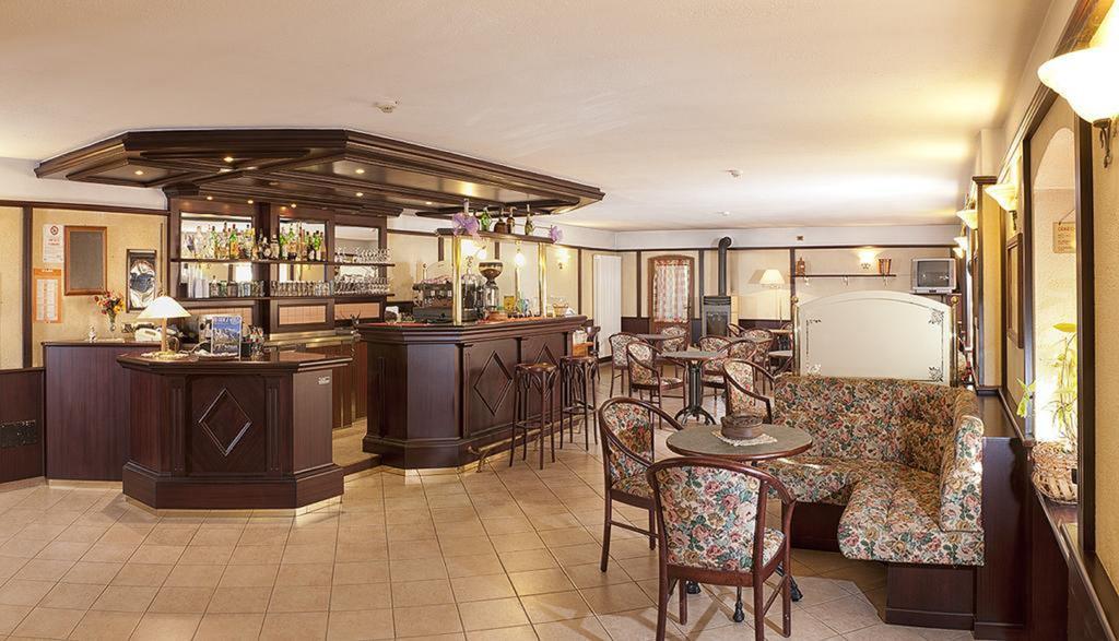 Hotel Veneriaz Нюс Экстерьер фото
