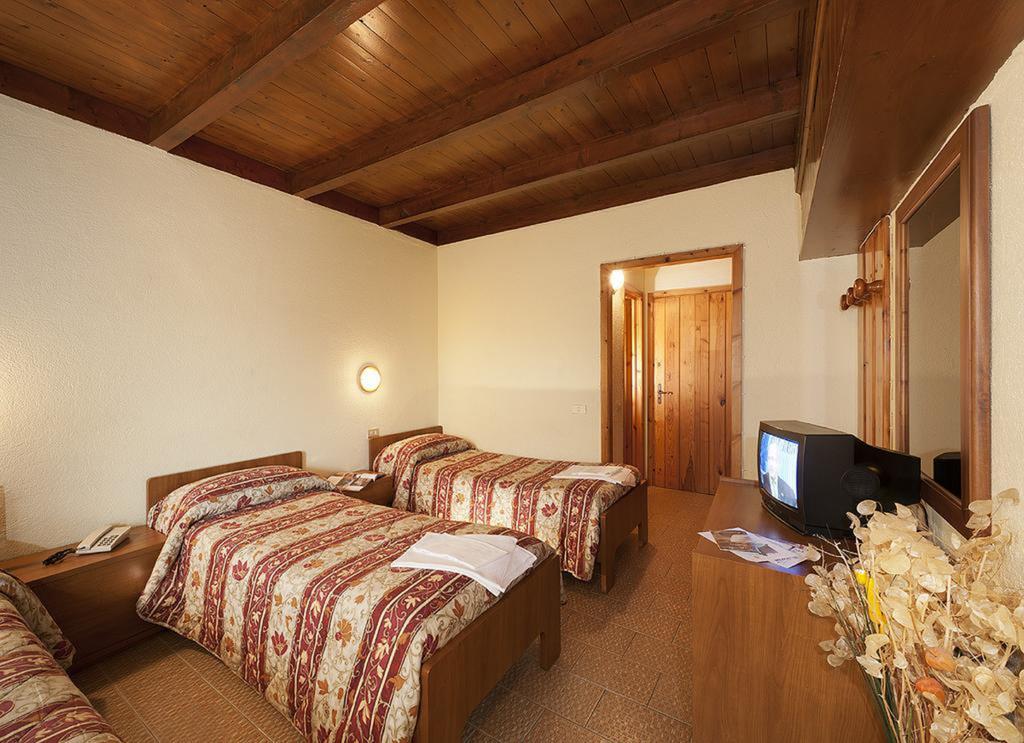 Hotel Veneriaz Нюс Экстерьер фото