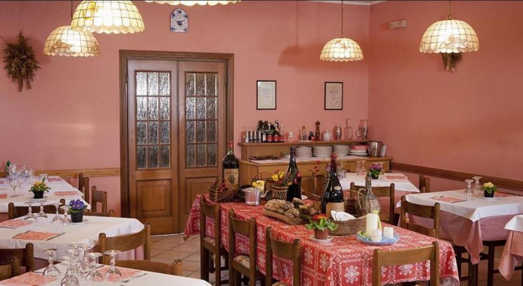 Hotel Veneriaz Нюс Экстерьер фото